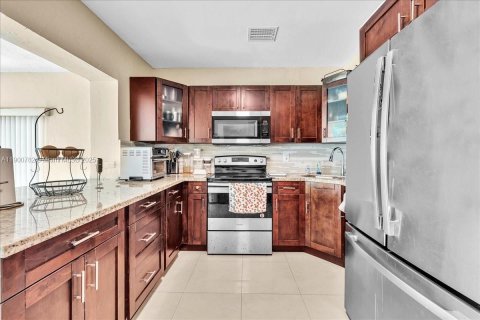 Villa ou maison à vendre à North Miami, Floride: 3 chambres, 129.6 m2 № 1952190 - photo 16