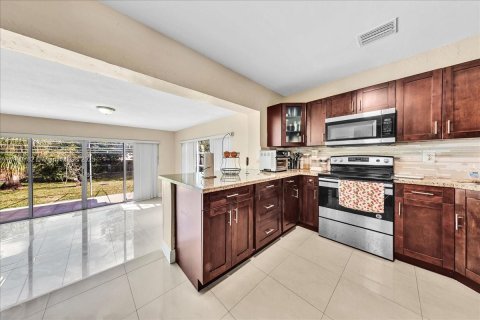 Villa ou maison à vendre à North Miami, Floride: 3 chambres, 129.6 m2 № 1952190 - photo 17