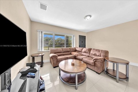 Villa ou maison à vendre à North Miami, Floride: 3 chambres, 129.6 m2 № 1952190 - photo 5