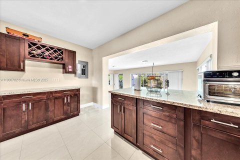 Villa ou maison à vendre à North Miami, Floride: 3 chambres, 129.6 m2 № 1952190 - photo 18