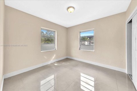 Villa ou maison à vendre à North Miami, Floride: 3 chambres, 129.6 m2 № 1952190 - photo 7