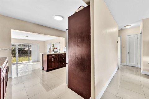 Villa ou maison à vendre à North Miami, Floride: 3 chambres, 129.6 m2 № 1952190 - photo 13