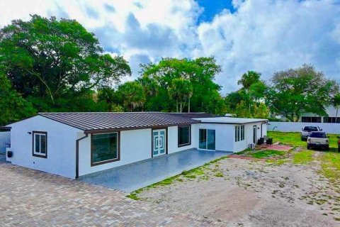 House in West Palm Beach, Florida 4 bedrooms, 166.48 sq.m. № 2177152