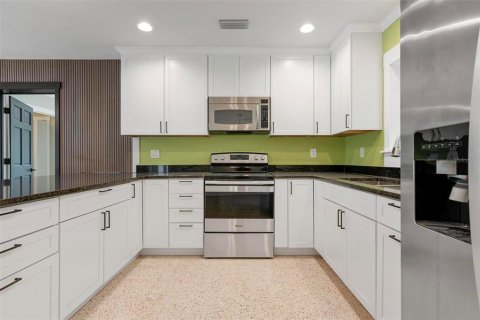 Casa en venta en Saint Pete Beach, Florida, 3 dormitorios, 146.88 m2 № 2304955 - foto 18