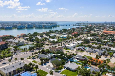 Casa en venta en Saint Pete Beach, Florida, 3 dormitorios, 146.88 m2 № 2304955 - foto 6