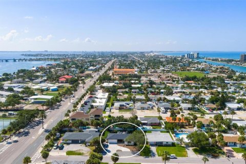 Casa en venta en Saint Pete Beach, Florida, 3 dormitorios, 146.88 m2 № 2304955 - foto 5