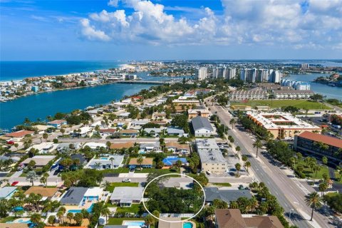 Casa en venta en Saint Pete Beach, Florida, 3 dormitorios, 146.88 m2 № 2304955 - foto 9