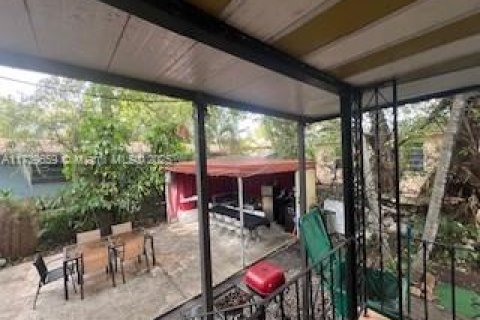House in Miami, Florida 3 bedrooms, 96.62 sq.m. № 1709567 - photo 20