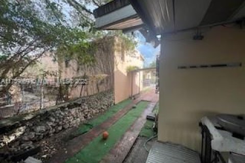 House in Miami, Florida 3 bedrooms, 96.62 sq.m. № 1709567 - photo 22