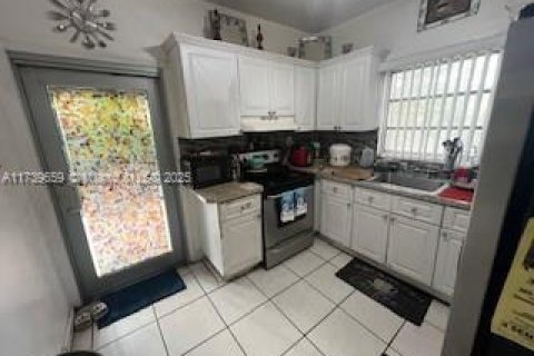 House in Miami, Florida 3 bedrooms, 96.62 sq.m. № 1709567 - photo 8