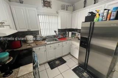 House in Miami, Florida 3 bedrooms, 96.62 sq.m. № 1709567 - photo 9