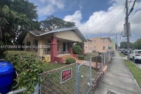 House in Miami, Florida 3 bedrooms, 96.62 sq.m. № 1709567 - photo 2