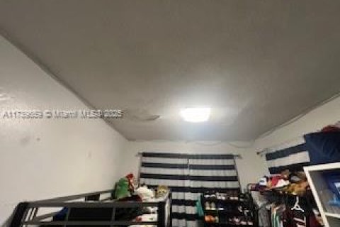 House in Miami, Florida 3 bedrooms, 96.62 sq.m. № 1709567 - photo 11