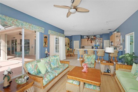 House in Homestead, Florida 3 bedrooms, 206.8 sq.m. № 1872032 - photo 10