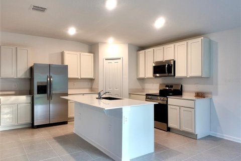 Casa en alquiler en Kissimmee, Florida, 4 dormitorios, 169.45 m2 № 1906779 - foto 3
