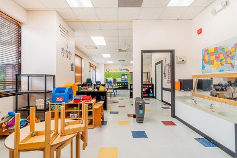 Propiedad comercial en venta en Tampa, Florida, 769.97 m2 № 1842128 - foto 13