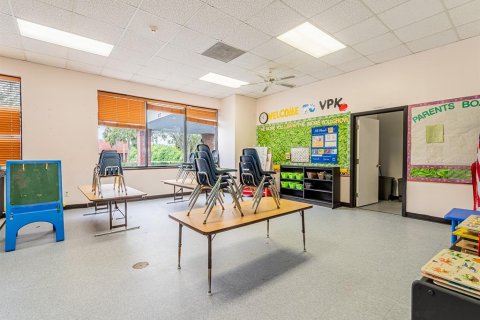 Propiedad comercial en venta en Tampa, Florida, 769.97 m2 № 1842128 - foto 10