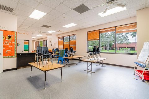 Propiedad comercial en venta en Tampa, Florida, 769.97 m2 № 1842128 - foto 9