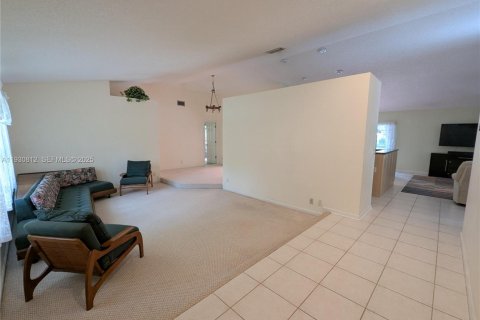 House in Coral Springs, Florida 4 bedrooms, 210.14 sq.m. № 1989512 - photo 20