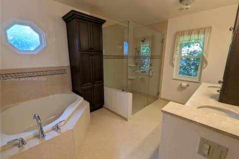 House in Coral Springs, Florida 4 bedrooms, 210.14 sq.m. № 1989512 - photo 24