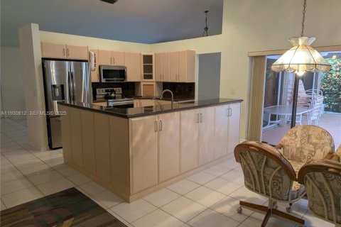 Casa en venta en Coral Springs, Florida, 4 dormitorios, 210.14 m2 № 1989512 - foto 2