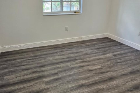 Villa ou maison à louer à Hialeah, Floride: 4 chambres, 215.53 m2 № 1928463 - photo 10