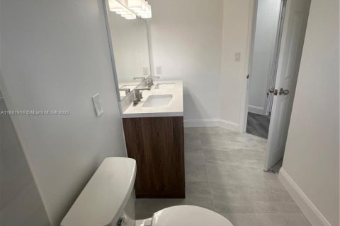 Villa ou maison à louer à Hialeah, Floride: 4 chambres, 215.53 m2 № 1928463 - photo 17