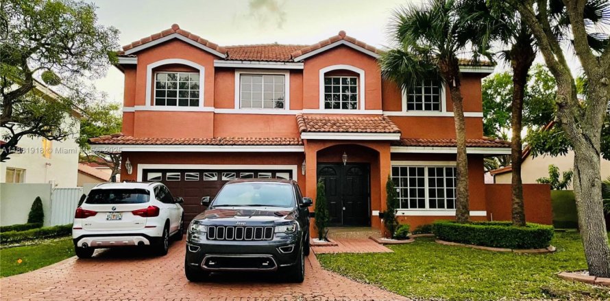 Villa ou maison à Hialeah, Floride 4 chambres, 215.53 m2 № 1928463