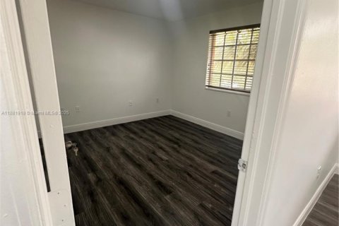 Villa ou maison à louer à Hialeah, Floride: 4 chambres, 215.53 m2 № 1928463 - photo 26