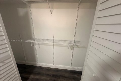 Villa ou maison à louer à Hialeah, Floride: 4 chambres, 215.53 m2 № 1928463 - photo 28