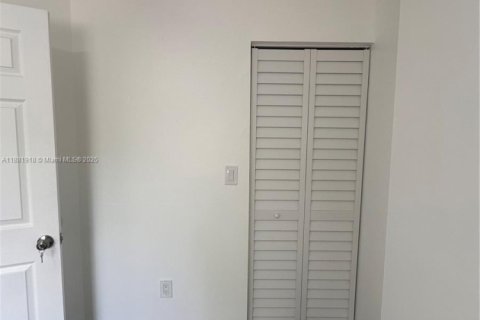 Villa ou maison à louer à Hialeah, Floride: 4 chambres, 215.53 m2 № 1928463 - photo 20