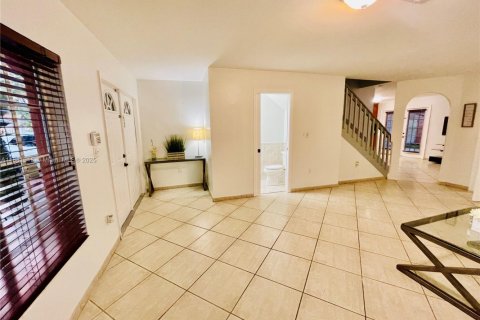 Villa ou maison à louer à Hialeah, Floride: 4 chambres, 215.53 m2 № 1928463 - photo 4