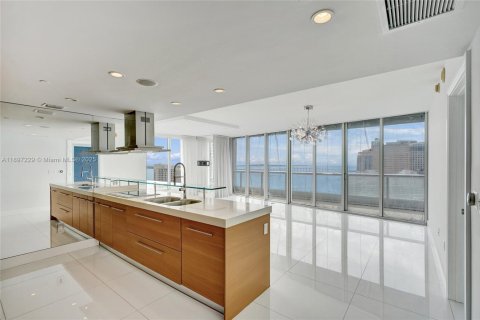 Condominio en venta en Miami, Florida, 3 dormitorios, 173.73 m2 № 1952029 - foto 17