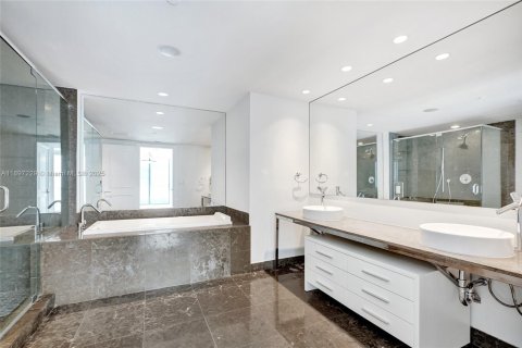 Condominio en venta en Miami, Florida, 3 dormitorios, 173.73 m2 № 1952029 - foto 24