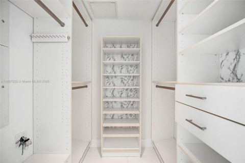 Condominio en venta en Miami, Florida, 3 dormitorios, 173.73 m2 № 1952029 - foto 23