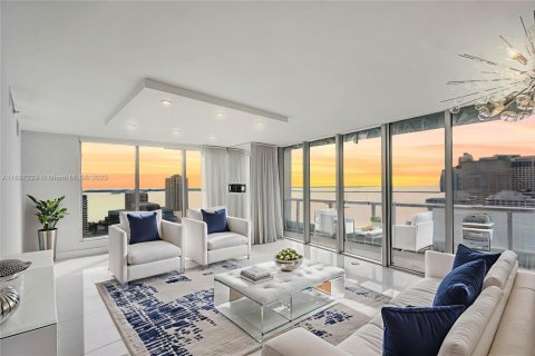 Condominio en venta en Miami, Florida, 3 dormitorios, 173.73 m2 № 1952029 - foto 1