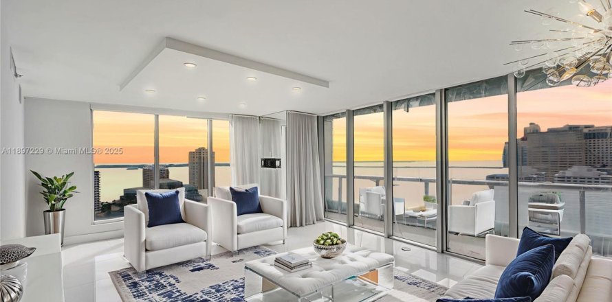 Condominio en Miami, Florida, 3 dormitorios  № 1952029