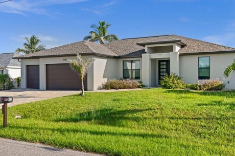 House in Port Charlotte, Florida 3 bedrooms, 199.65 sq.m. № 1829231 - photo 2