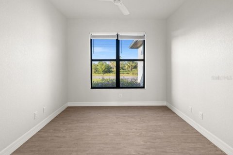 House in Port Charlotte, Florida 3 bedrooms, 199.65 sq.m. № 1829231 - photo 16
