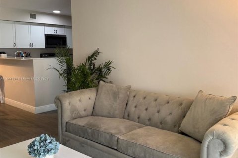 Condo in Miramar, Florida, 3 bedrooms  № 1753824 - photo 7