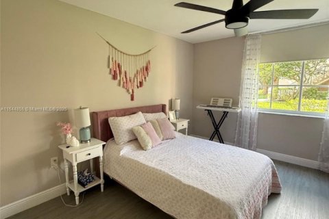 Condo in Miramar, Florida, 3 bedrooms  № 1753824 - photo 11