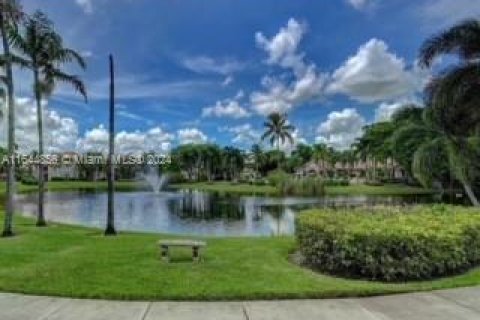 Condo in Miramar, Florida, 3 bedrooms  № 1753824 - photo 1
