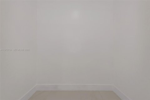 Copropriété à louer à Sunny Isles Beach, Floride: 1 chambre, 57.6 m2 № 2032951 - photo 23