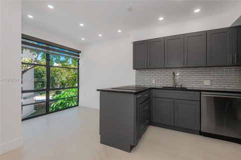 Copropriété à louer à Sunny Isles Beach, Floride: 1 chambre, 57.6 m2 № 2032951 - photo 2