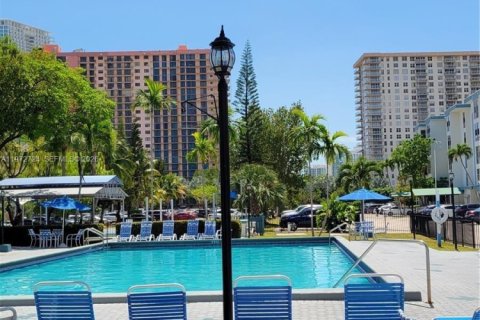 Copropriété à louer à Sunny Isles Beach, Floride: 1 chambre, 57.6 m2 № 2032951 - photo 30