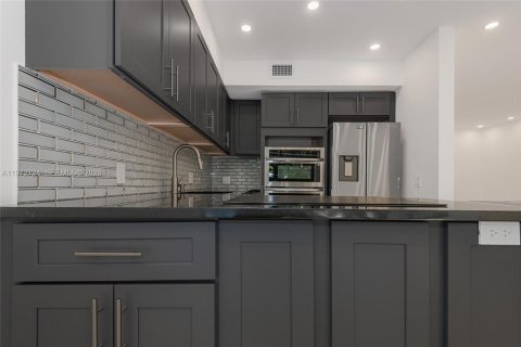 Copropriété à louer à Sunny Isles Beach, Floride: 1 chambre, 57.6 m2 № 2032951 - photo 5