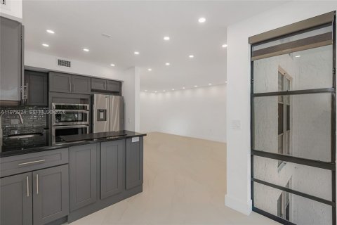 Copropriété à louer à Sunny Isles Beach, Floride: 1 chambre, 57.6 m2 № 2032951 - photo 3