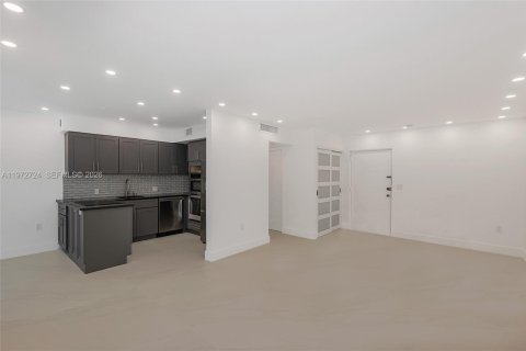 Copropriété à louer à Sunny Isles Beach, Floride: 1 chambre, 57.6 m2 № 2032951 - photo 11