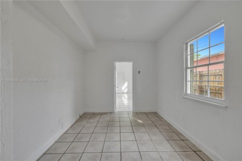 Casa en alquiler en Miami, Florida, 1 dormitorio, 212 m2 № 2026463 - foto 7