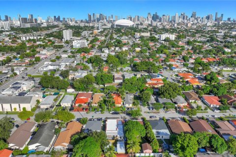 Casa en alquiler en Miami, Florida, 1 dormitorio, 212 m2 № 2026463 - foto 15